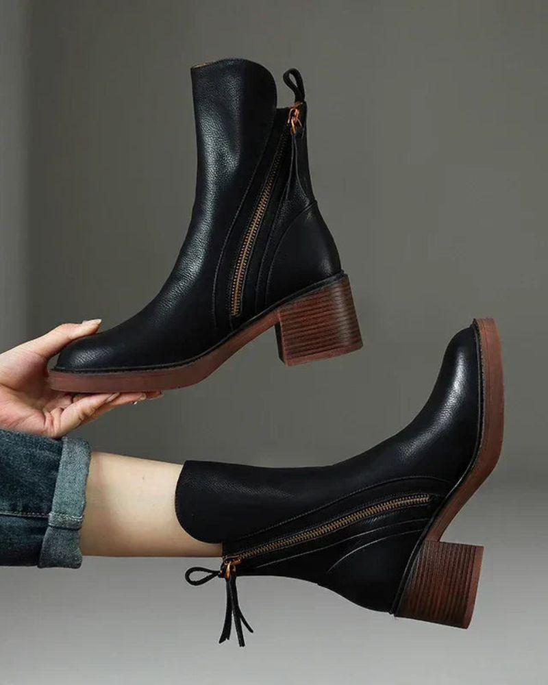 Judy™ | Black leather boots with a comfortable heel, elegant and timeless