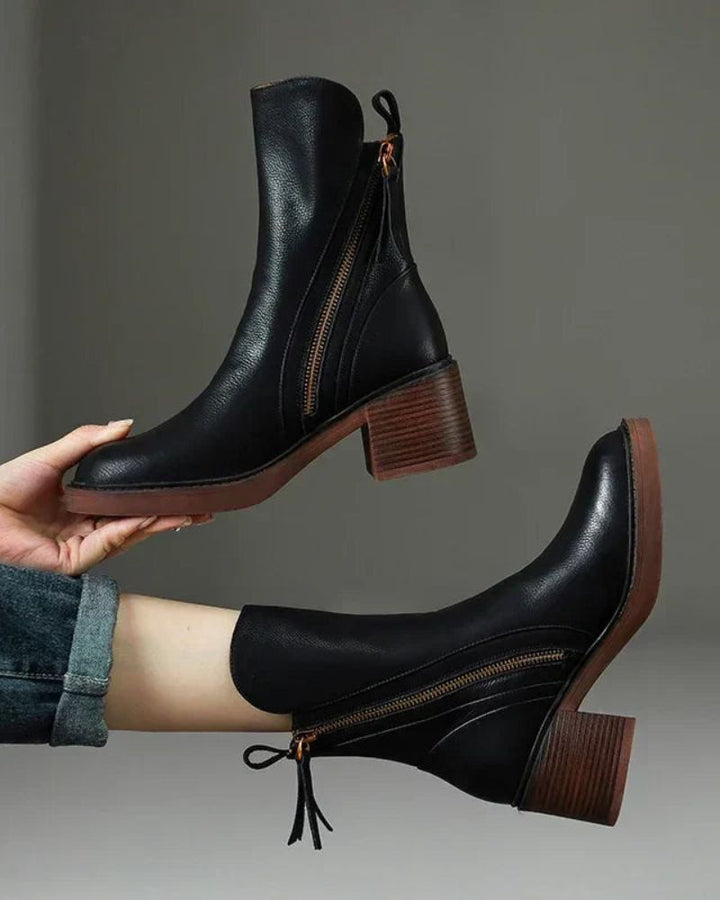 Judy™ | Black leather boots with a comfortable heel, elegant and timeless