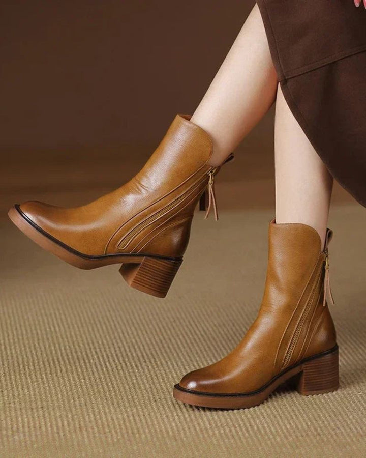Judy™ | Black leather boots with a comfortable heel, elegant and timeless