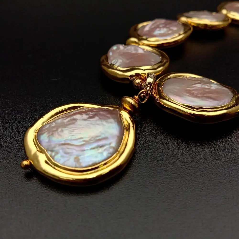 Daphné – Collier de perles de luxe avec détails dorés