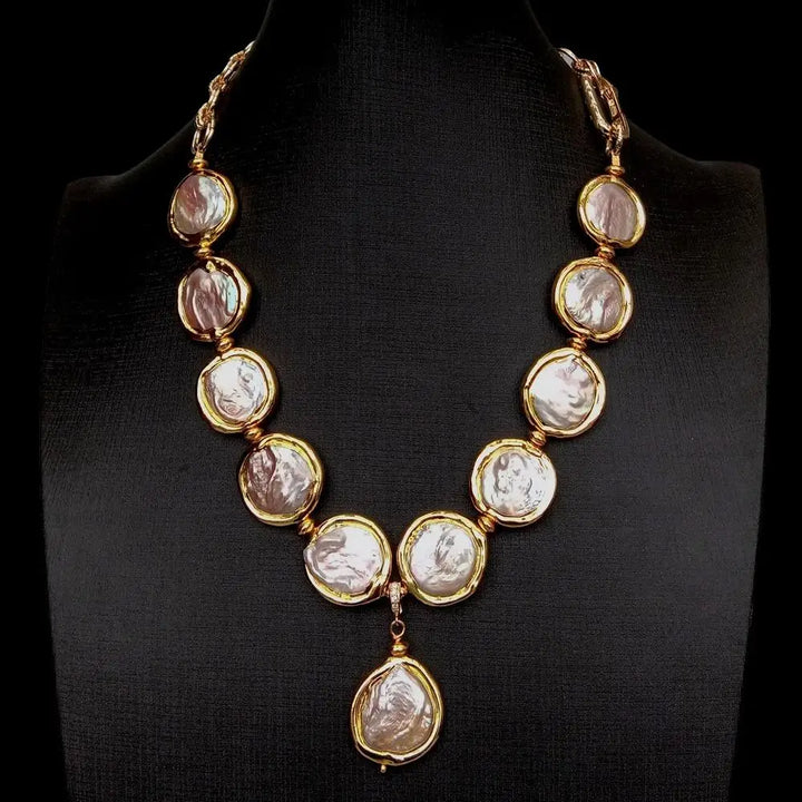 Daphné – Collier de perles de luxe avec détails dorés